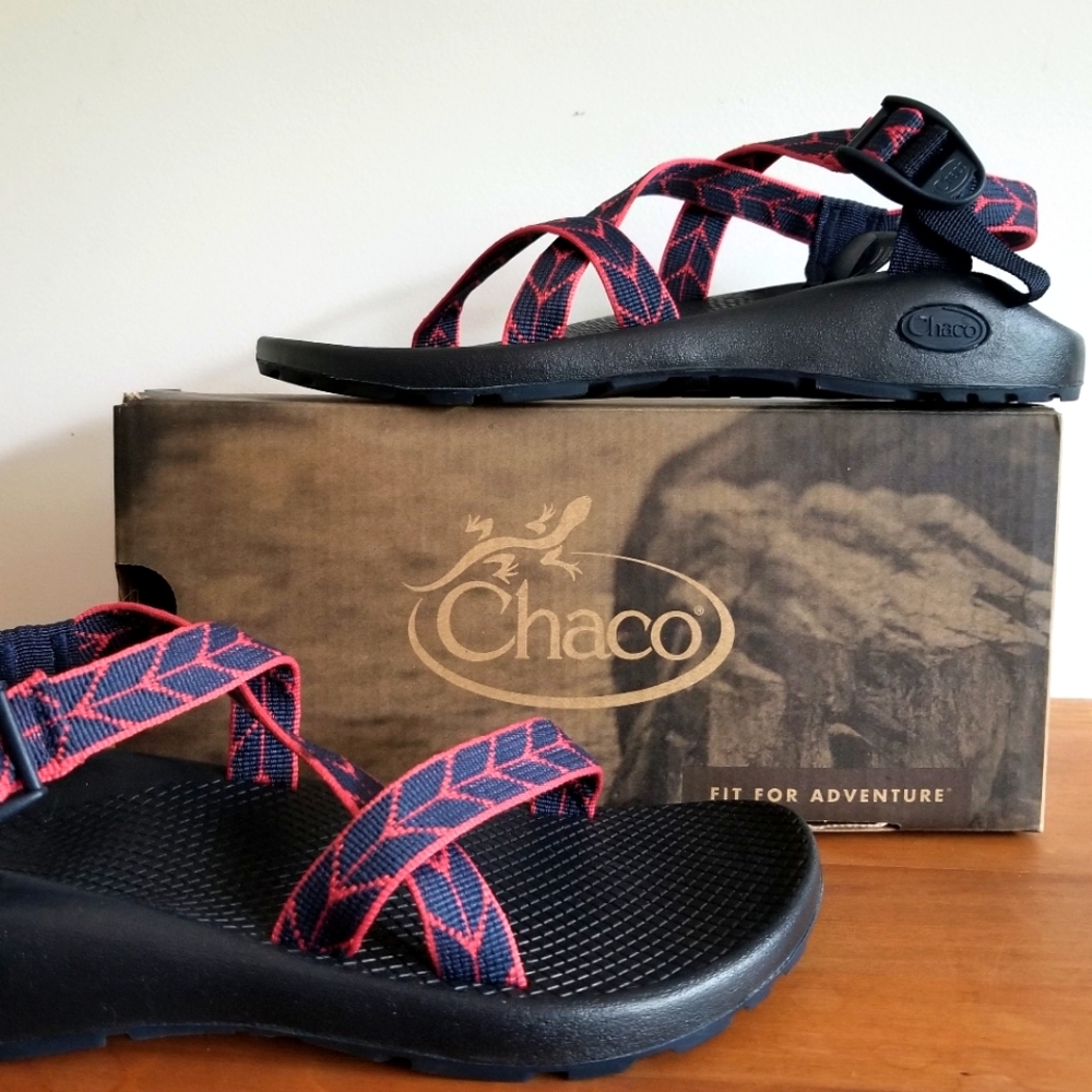 NWT Chaco Mega Z1 classic navy and red sandal, size 9